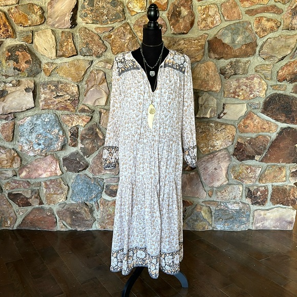 Billabong Dresses & Skirts - Long sleeved cotton billabong dress